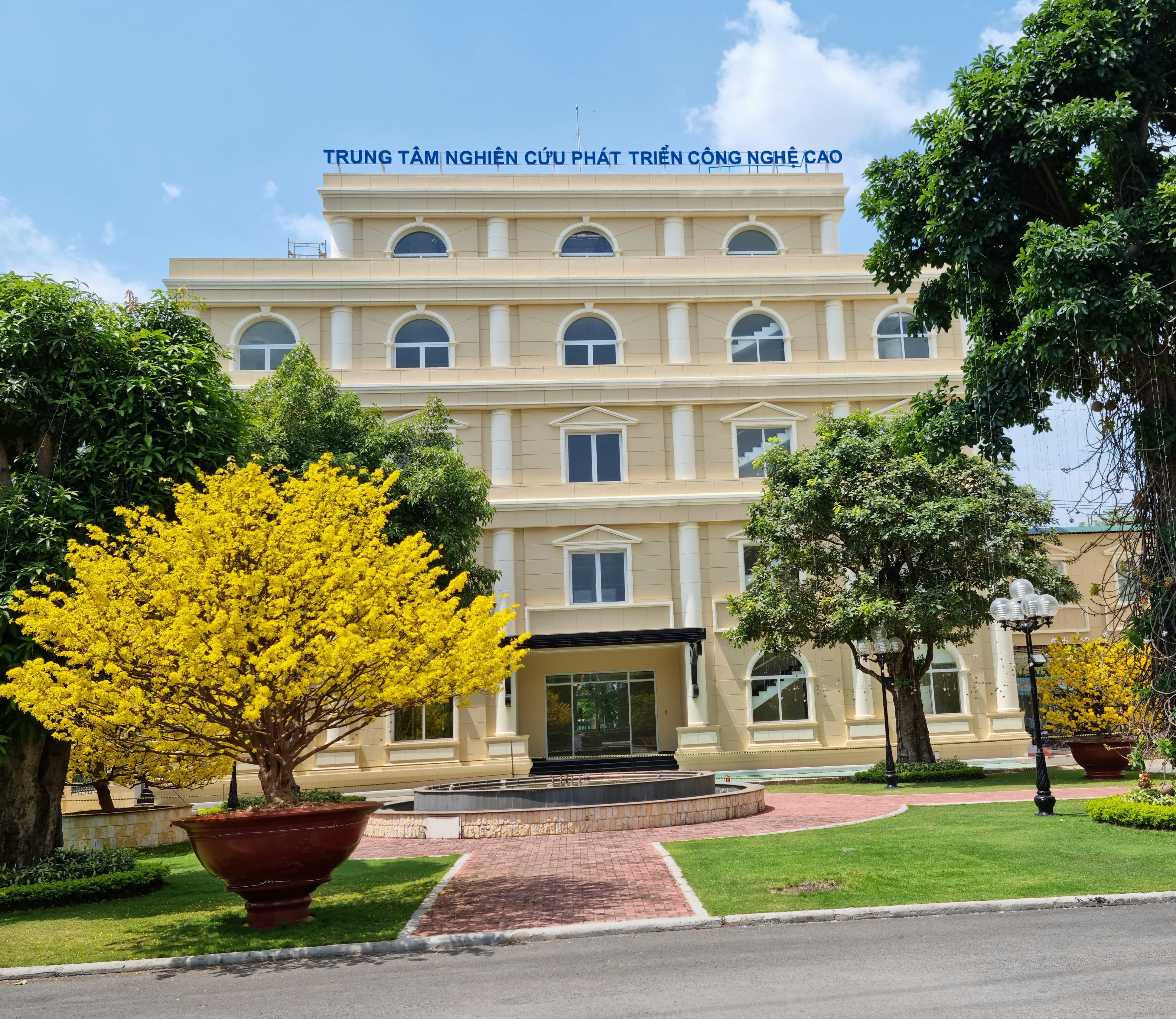 Trung tâm nghiên cứu phát triển công nghệ cao