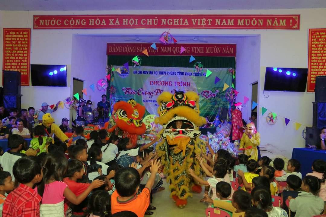 Đêm hội trăng rằm yêu thương nơi vùng biên A Lưới