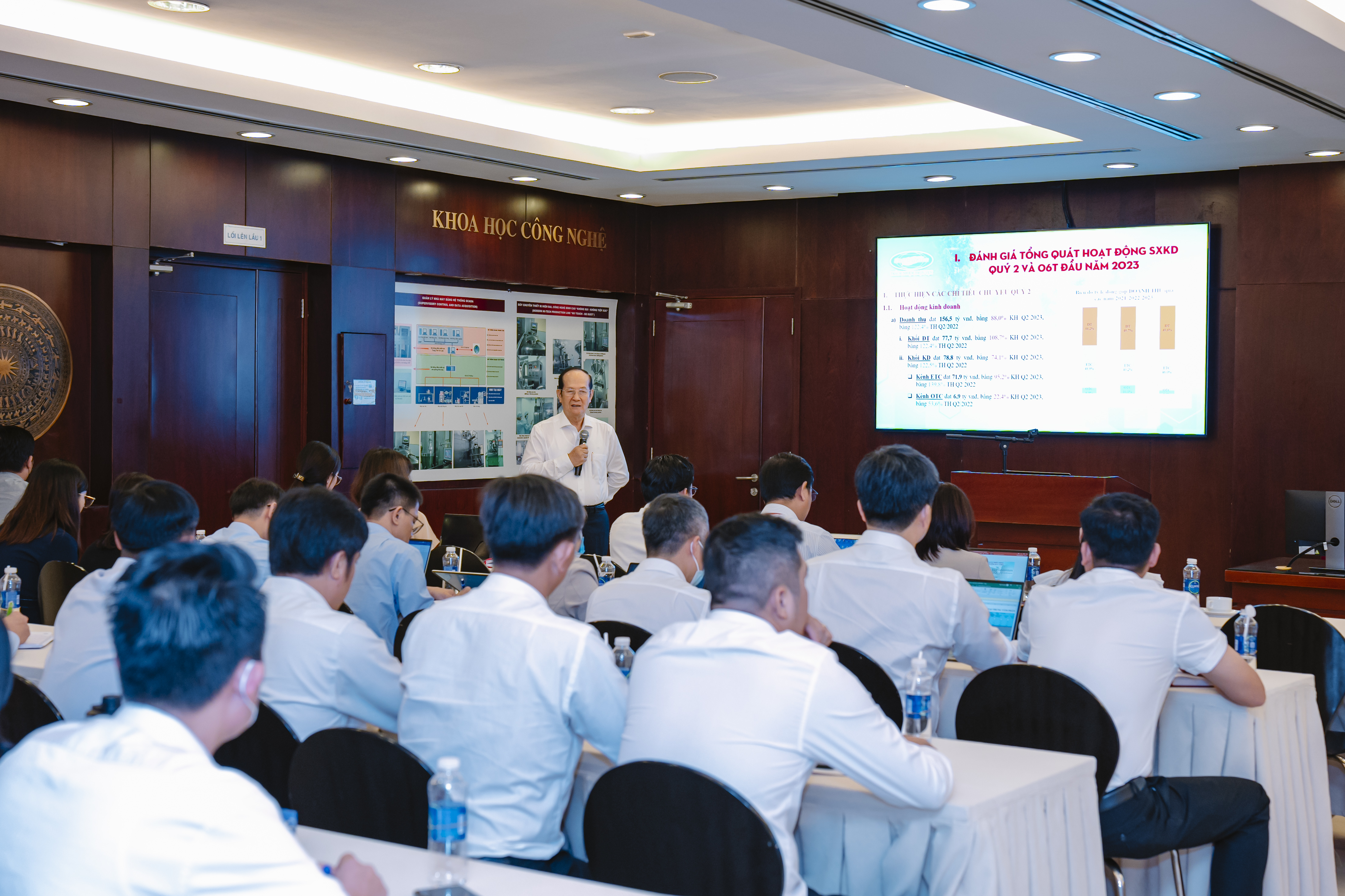 Con Cá và Dòng Kênh: Bài học lựa chọn trong sự nghiệp