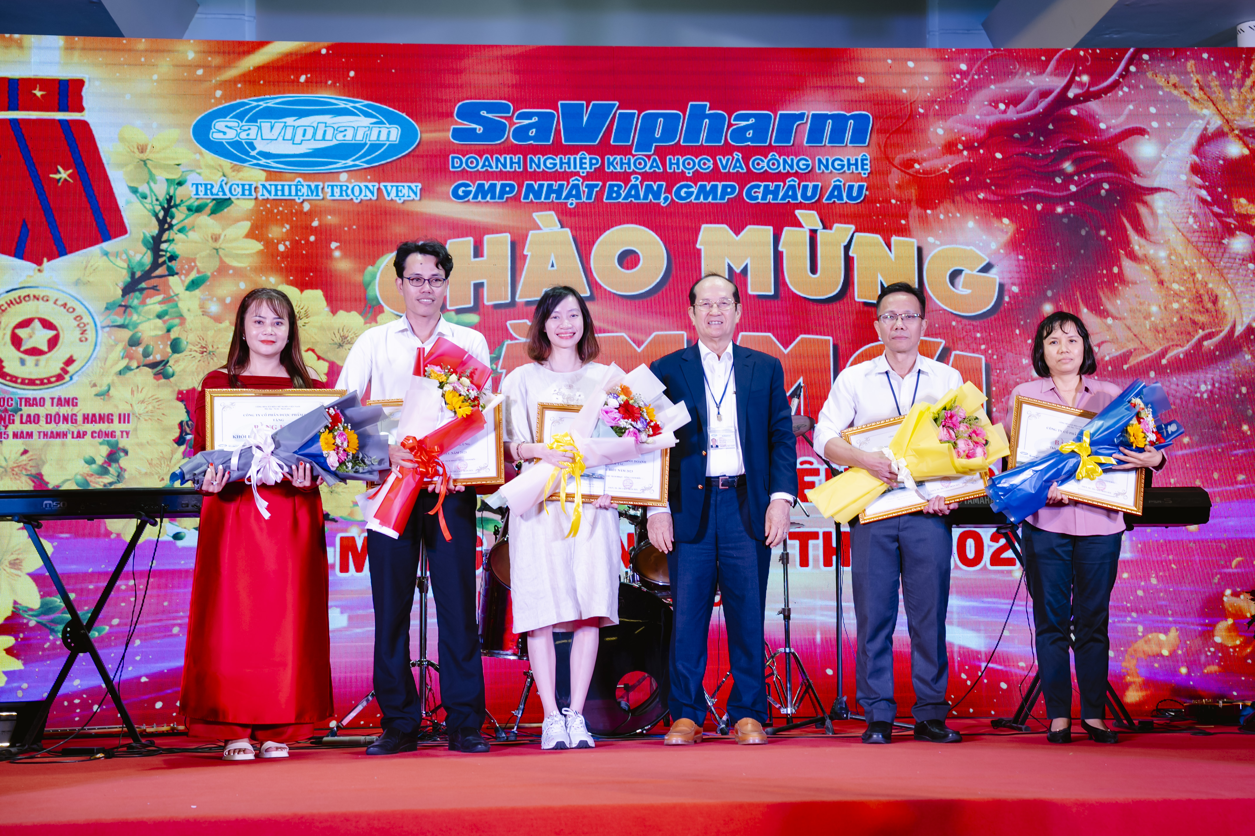 Lời hứa độc đáo với cán bộ quản lý mới