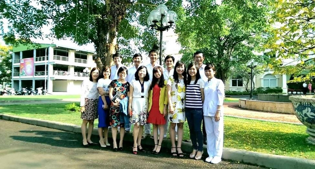 Gió mang kí ức thành cánh hoa