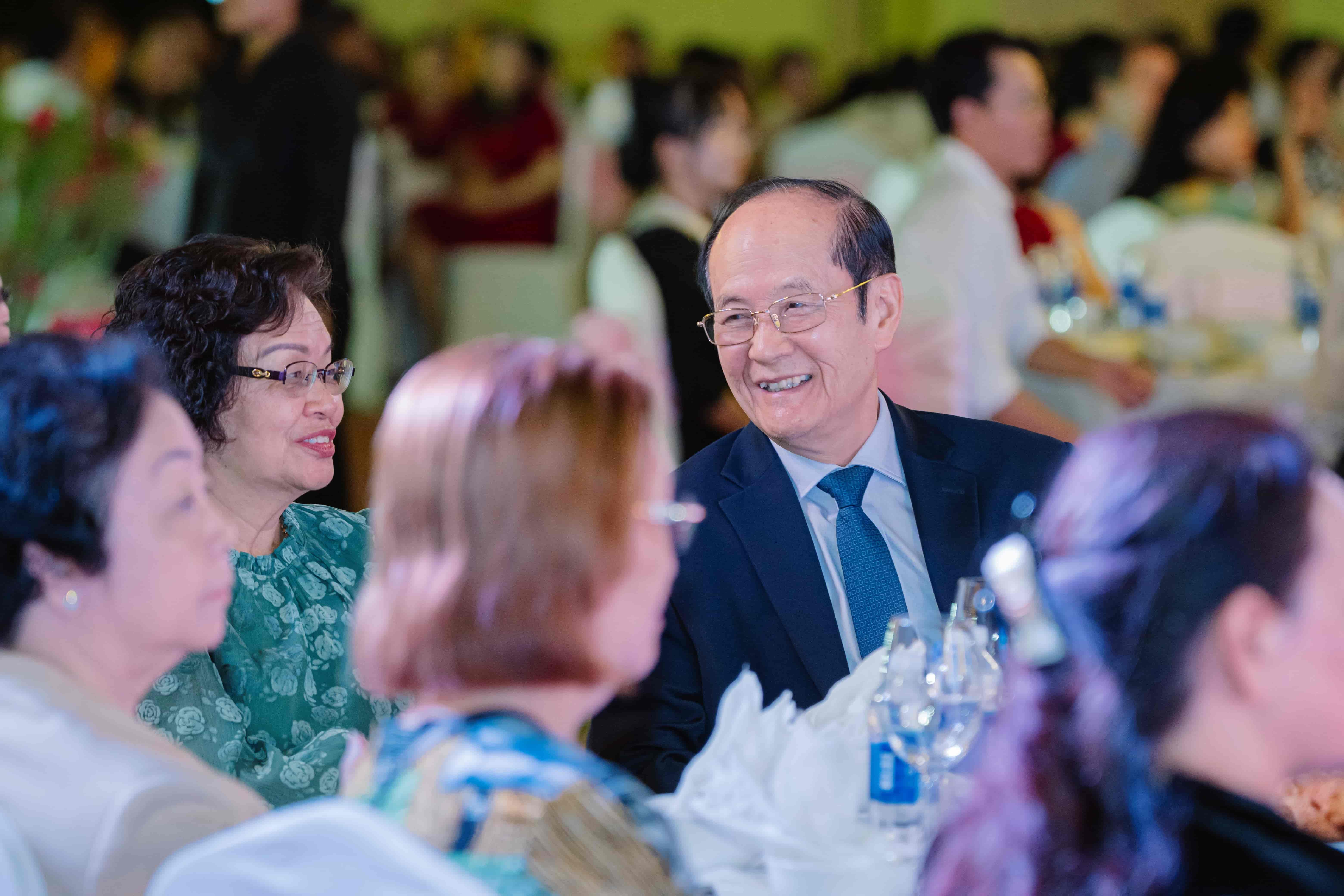 Lễ tất niên ngập tràn yêu thương